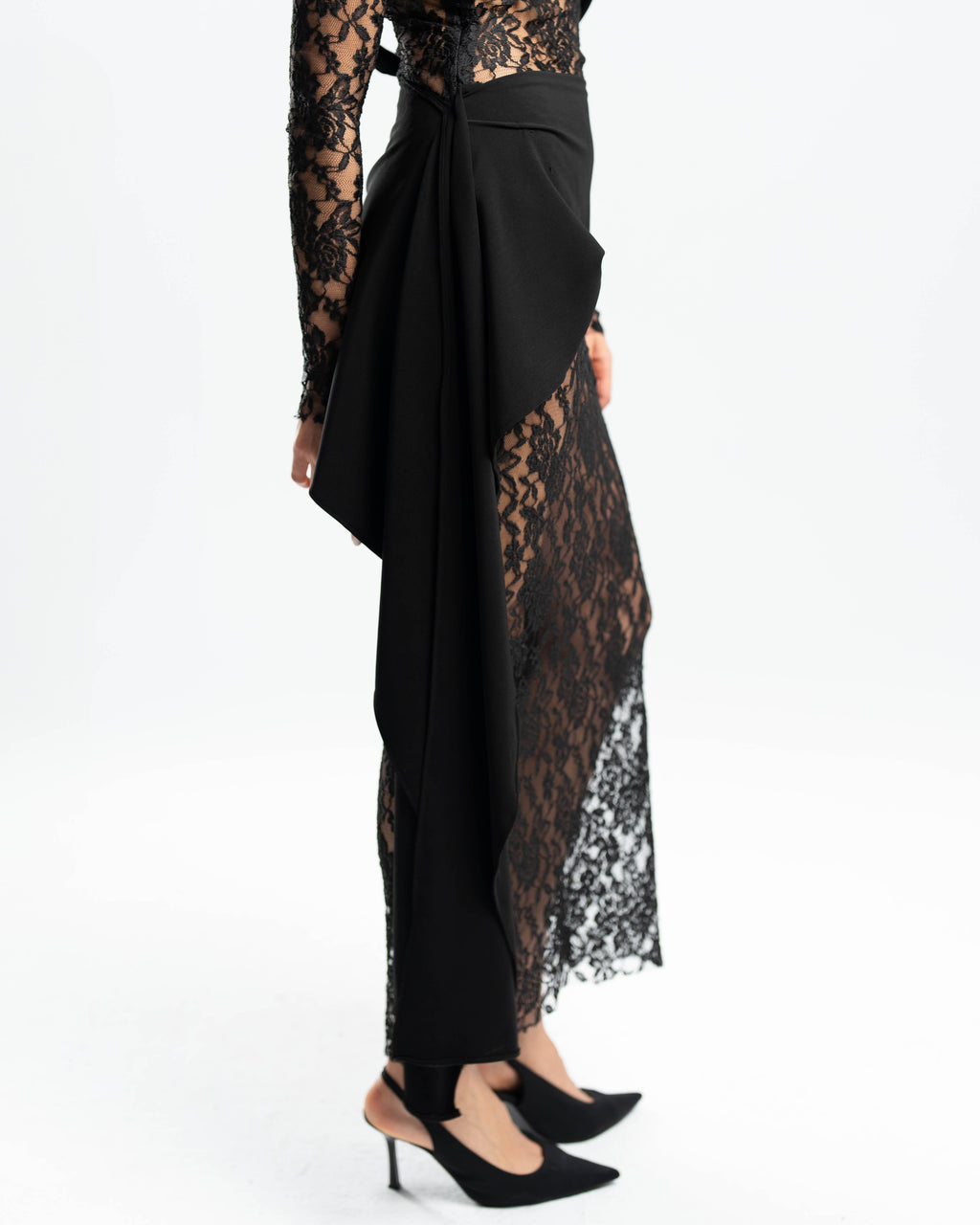 Noir Dress in Lace and Crepe